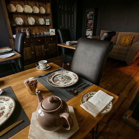 Aldersyde Bed & Breakfast Робин Худ'с Бей Екстериор снимка
