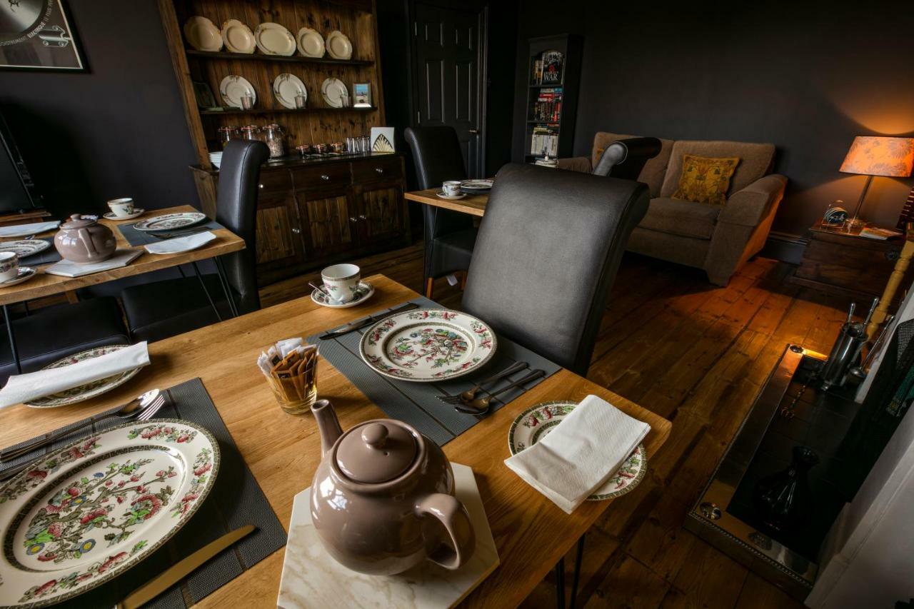 Aldersyde Bed & Breakfast Робин Худ'с Бей Екстериор снимка