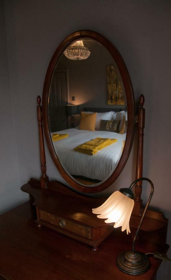 Aldersyde Bed & Breakfast Робин Худ'с Бей Екстериор снимка